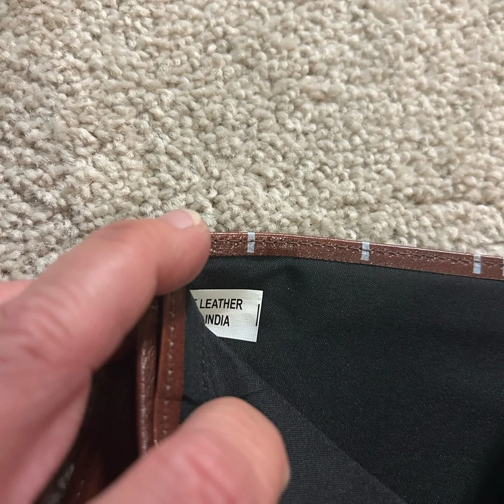 Hurly men's bifold leather wallet with a hands-up logo and nomad print inlay